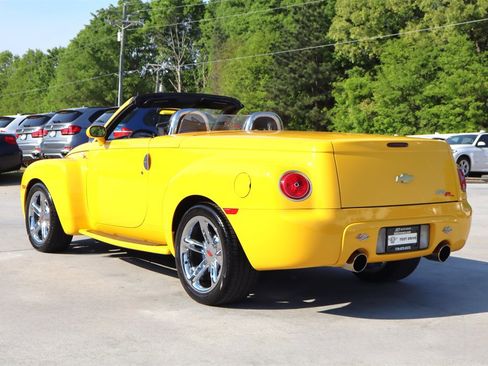 Used 2003 Chevrolet SSR w/ Preferred Equipment Group image 9