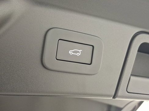 Used 2025 Land Rover Range Rover Velar Dynamic HSE image 28