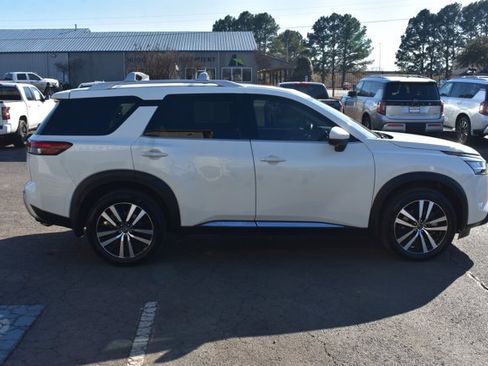 Used 2024 Nissan Pathfinder Platinum w/ Cargo Package image 4