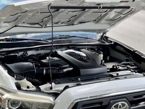 Used 2018 Toyota Tacoma SR5 image 38