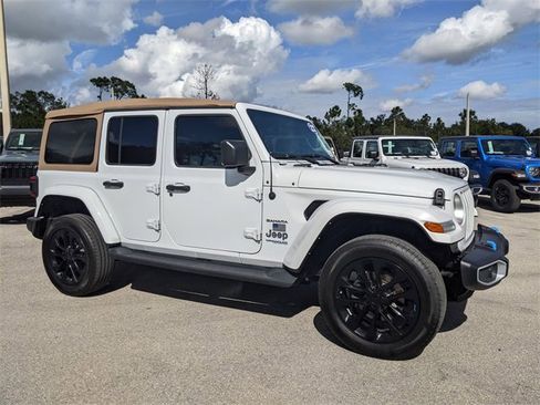 Used 2022 Jeep Wrangler Unlimited Sahara image 2