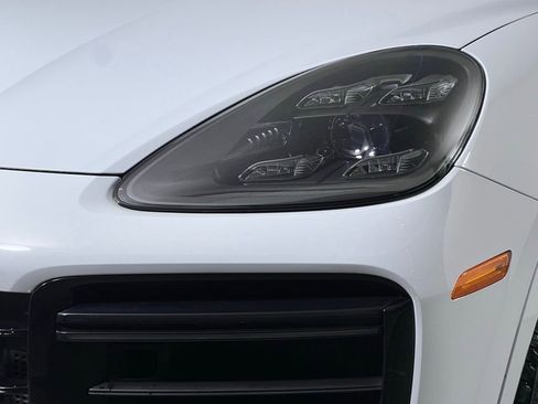 Used 2023 Porsche Cayenne Turbo AWD/4WD image 14