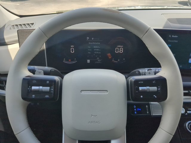 Used 2025 Hyundai Santa Fe SE FWD image 31