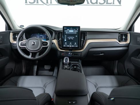 New 2026 Volvo XC60 B5 Plus w/ Climate Package AWD/4WD image 15