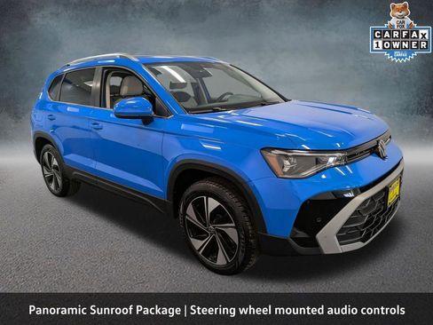 Used 2025 Volkswagen Taos SE w/ Panoramic Sunroof Package AWD/4WD image 3