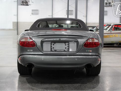 Used 2004 Jaguar XK8 Convertible image 31