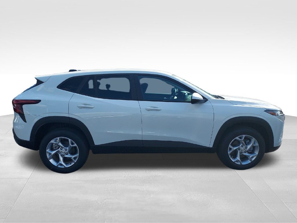 New 2026 Chevrolet Trax LS w/ LS Convenience Package FWD image 6