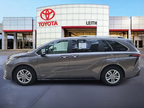 Certified 2021 Toyota Sienna Limited image 8
