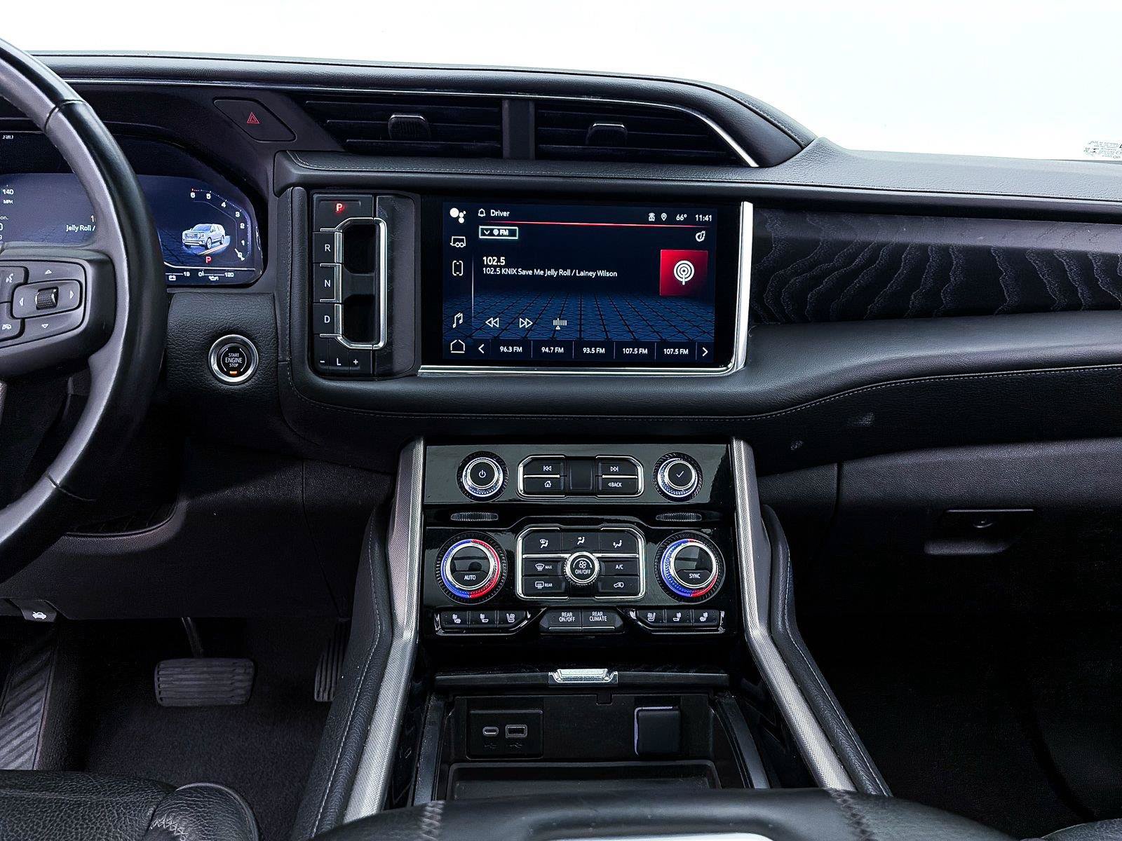 Used 2023 GMC Yukon XL Denali AWD/4WD image 9
