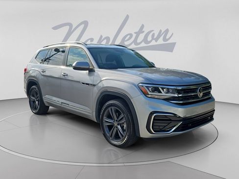 Used 2021 Volkswagen Atlas SE w/ Towing Package AWD/4WD image 3