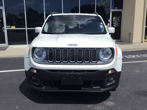 Used 2016 Jeep Renegade Latitude FWD image 2
