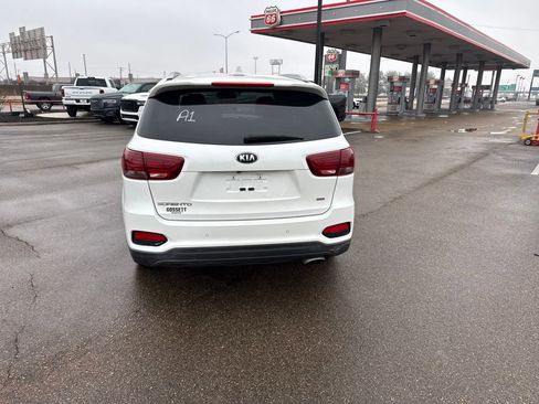 Used 2019 Kia Sorento LX w/ LX Convenience Package image 7