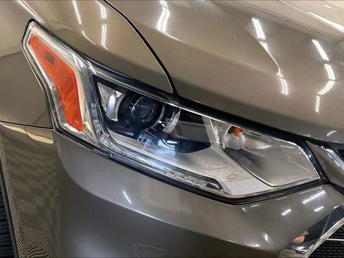 Used 2020 Chevrolet Traverse LT w/ LT Premium Package FWD image 26