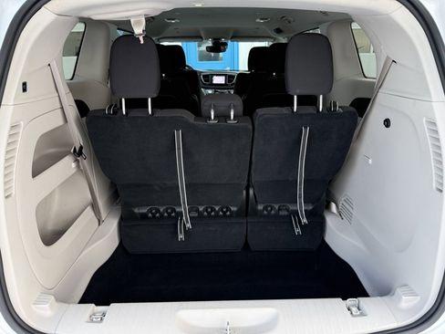 Used 2023 Chrysler Voyager LX image 15