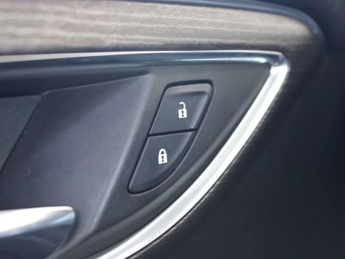 Used 2023 Buick Envision Avenir FWD image 23