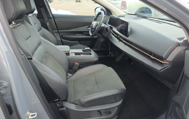 Used 2024 Nissan Ariya AWD image 7