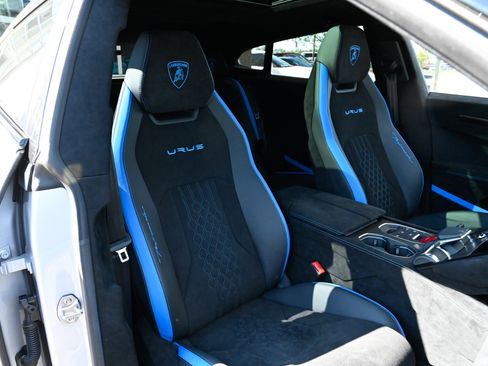 Used 2024 Lamborghini Urus Performante AWD/4WD image 57