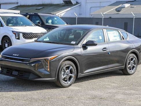 New 2026 Kia K4 LXS image 4