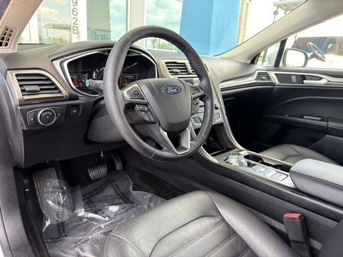 Used 2018 Ford Fusion SE w/ Equipment Group 602A FWD image 14