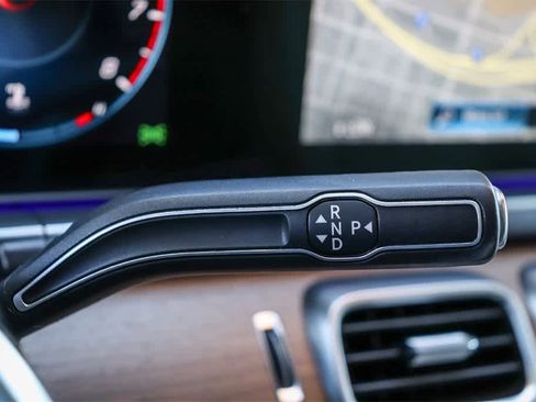 Used 2022 Mercedes-Benz GLE 350 4MATIC w/ Premium Package image 19