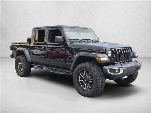 Used 2023 Jeep Gladiator Sport AWD/4WD image 3