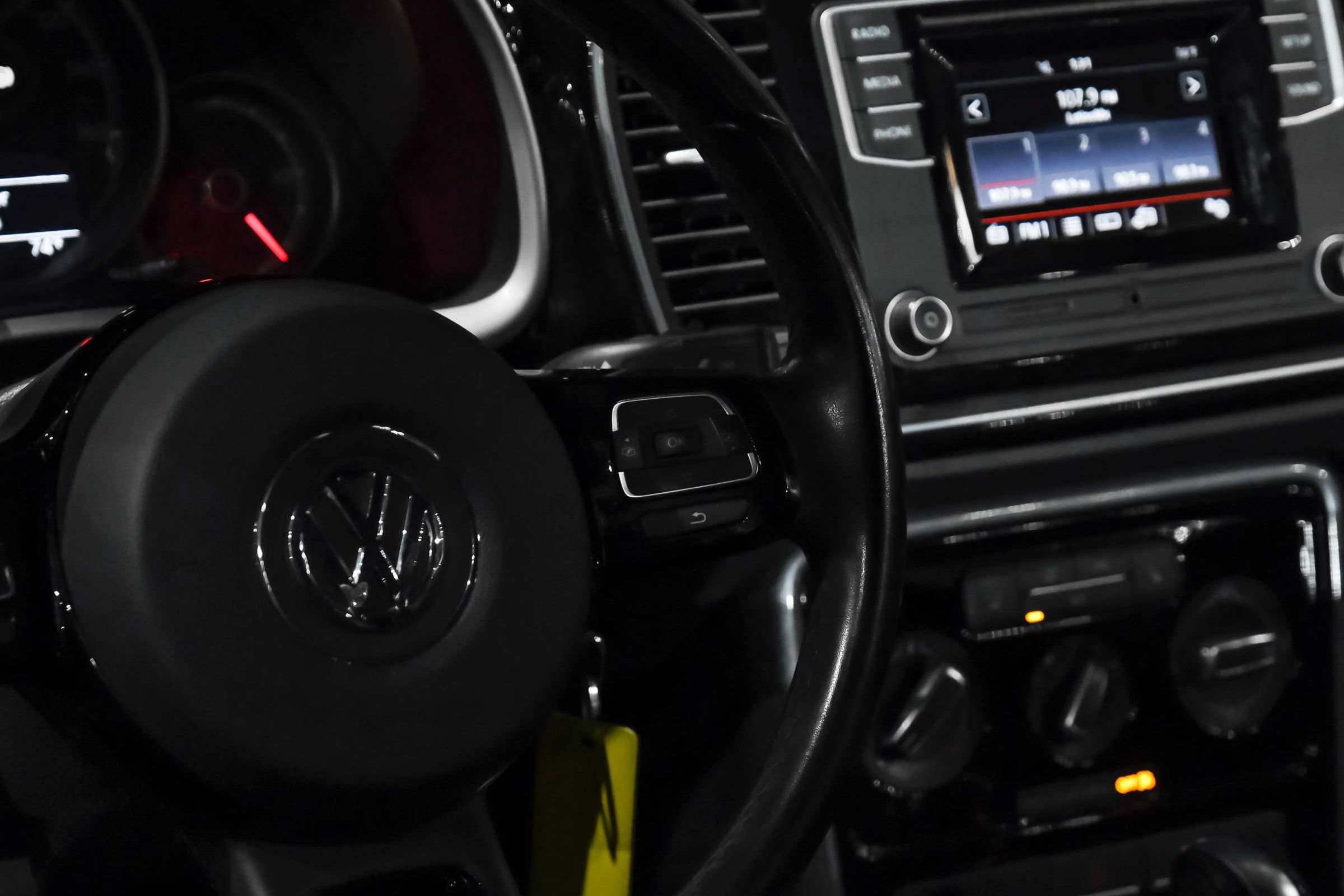 Used 2018 Volkswagen Beetle 2.0T Coast FWD image 24