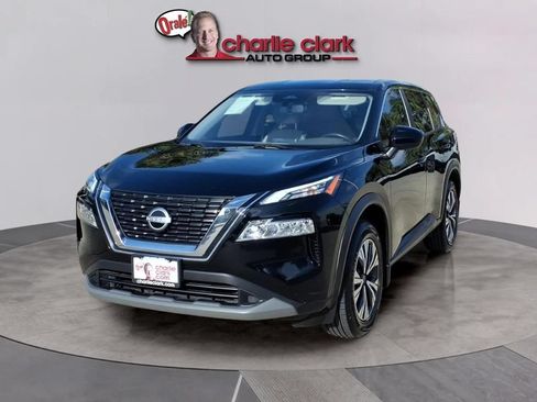 Used 2023 Nissan Rogue SV FWD image 3