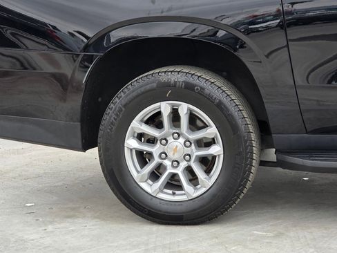 Used 2022 Chevrolet Suburban LT w/ Luxury Package AWD/4WD image 9