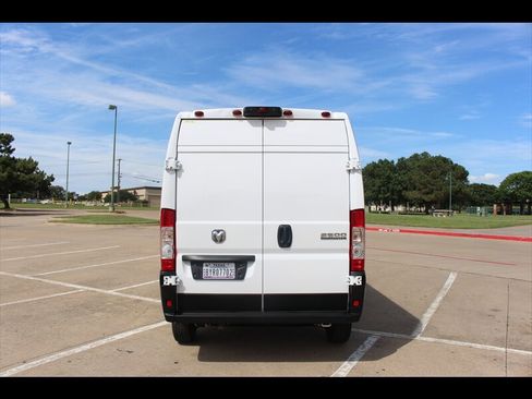 Used 2025 RAM ProMaster 2500 w/ Convenience Group FWD image 3