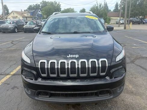 Used 2018 Jeep Cherokee Latitude w/ North All-Season Group AWD/4WD image 2