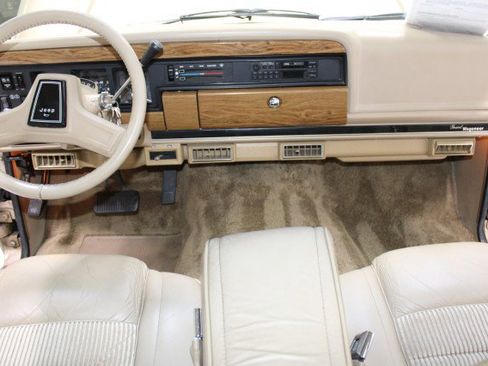 Used 1989 Jeep Grand Wagoneer image 7