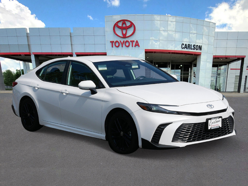 Used 2025 Toyota Camry SE FWD image 2
