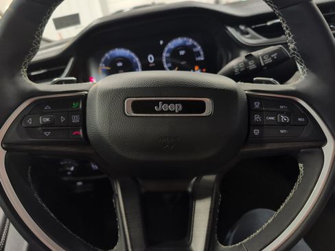 Used 2024 Jeep Grand Cherokee Limited AWD/4WD image 9