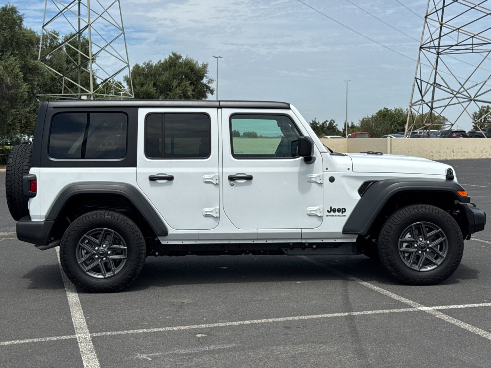 Used 2026 Jeep Wrangler Unlimited Sport AWD/4WD image 3