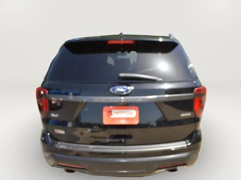 Used 2018 Ford Explorer XLT w/ Equipment Group 202A AWD/4WD image 7