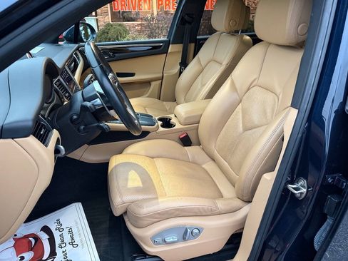 Used 2017 Porsche Macan AWD/4WD image 12
