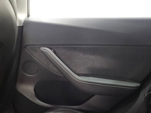 Used 2025 Tesla Model Y Long Range image 17