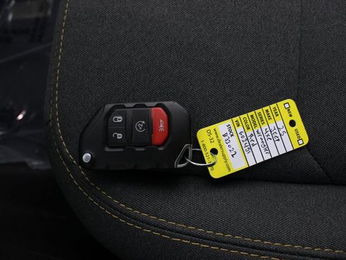 Used 2025 Jeep Wrangler Unlimited Sahara AWD/4WD image 7