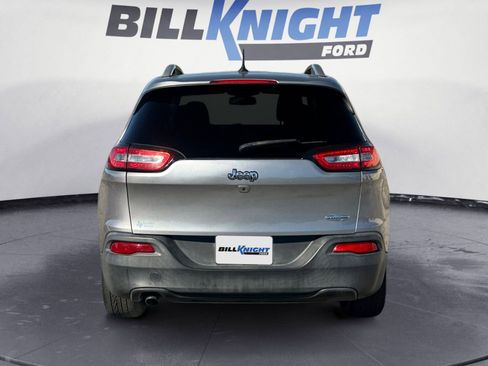 Used 2016 Jeep Cherokee Latitude image 4