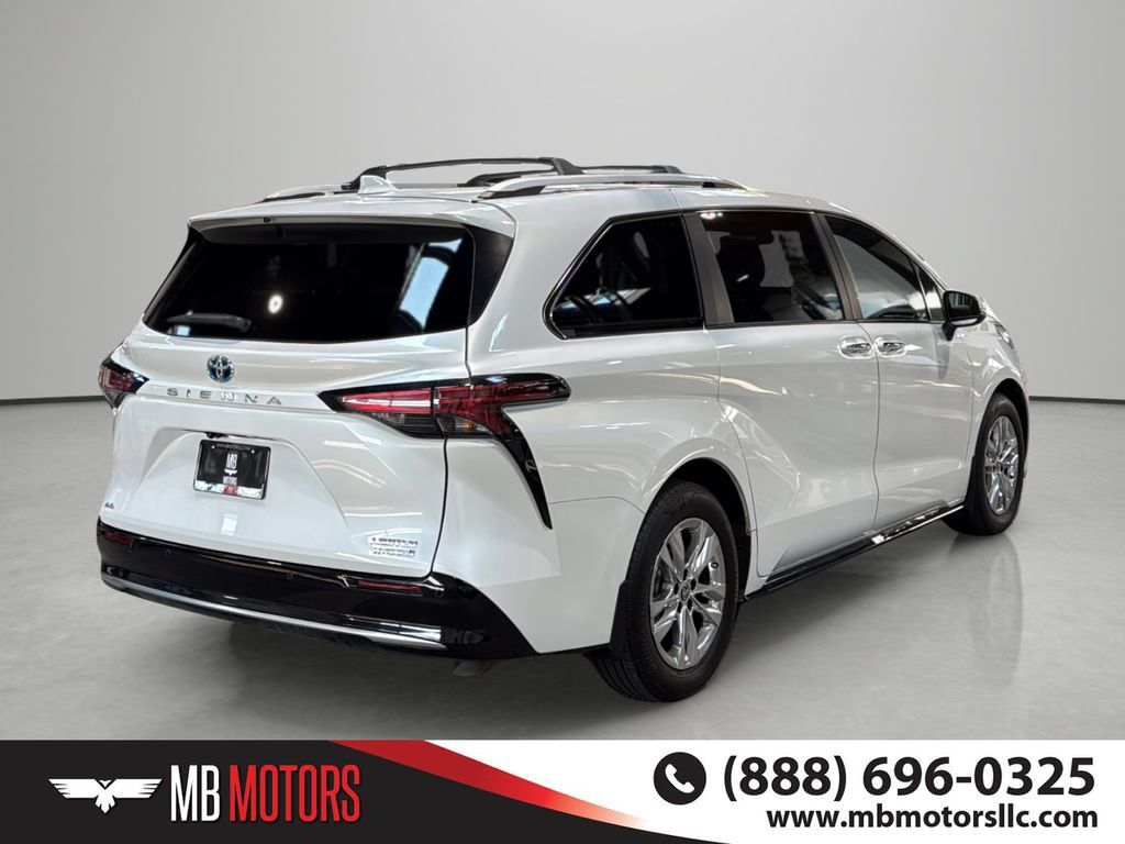 Used 2024 Toyota Sienna Limited AWD/4WD image 4