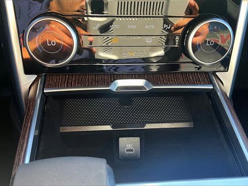 Used 2022 Land Rover Range Rover SE image 31