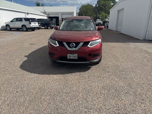 Used 2016 Nissan Rogue S image 2