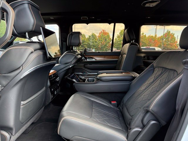 Used 2023 Jeep Grand Wagoneer L Series III w/ Rear Seat Video Group 1 AWD/4WD image 17