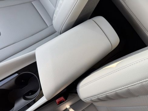 Certified 2025 Hyundai Elantra Limited image 24