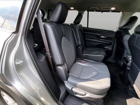 Used 2025 Toyota Grand Highlander AWD image 41