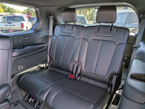 Used 2025 Jeep Grand Cherokee L Limited w/ Luxury Tech Group II AWD/4WD image 13
