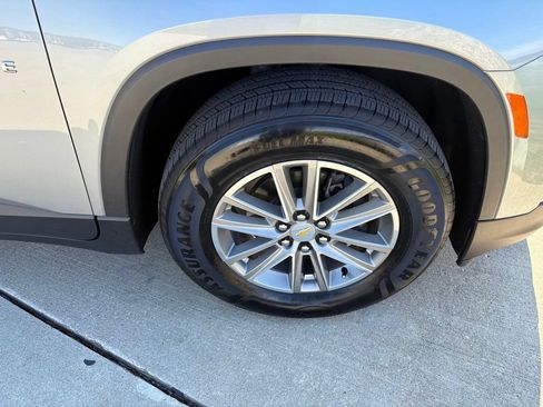 Used 2023 Chevrolet Traverse LT FWD image 55