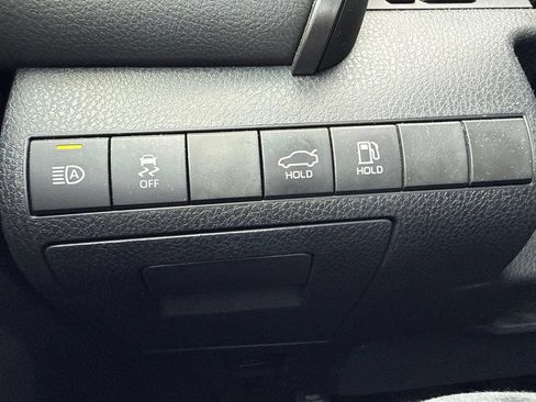 Used 2020 Toyota Camry LE FWD image 22