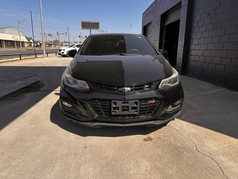 Used 2018 Chevrolet Cruze LT w/ Convenience Package image 3