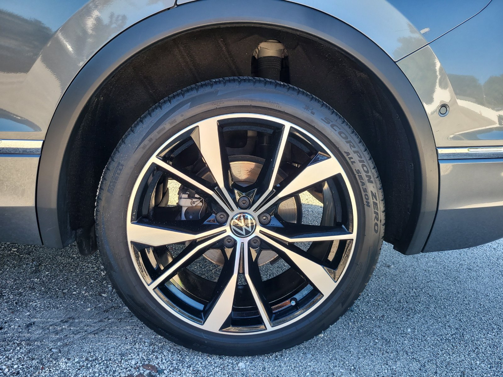 Used 2022 Volkswagen Tiguan SEL R-Line AWD/4WD image 6